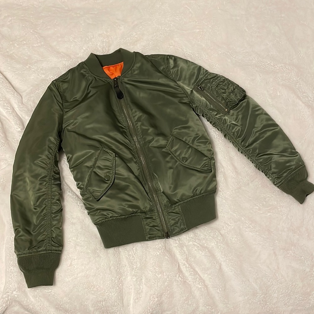 Alpha Green Bomber